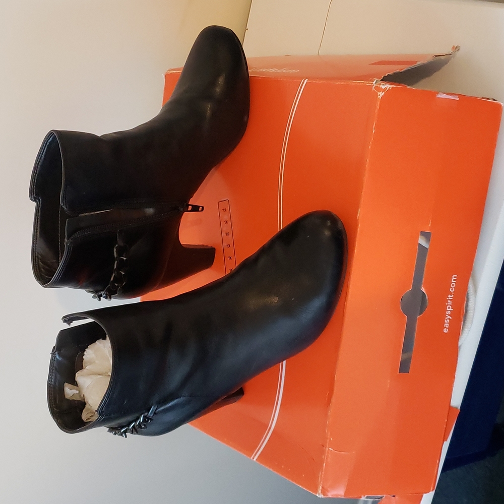 Easy spirit heeled booties